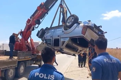 Hafif Ticari Araç Takla Attı, 3 Kişi Yaralandı