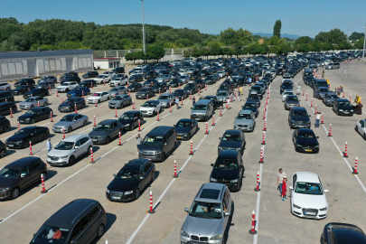 Kapıkule’de Polis ve Gümrük Personelinin Yoğun Mesaisi Sürüyor