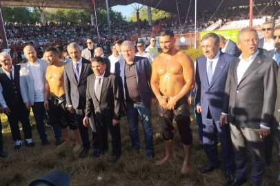 Kırkpınar’da Protokolden Başpehlivanlara Başarı Dileği