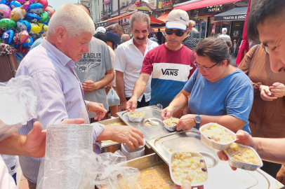 Saraçlar Esnafından Aşure İkramı
