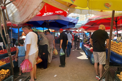Sıcak, Cumartesi Halk Pazarını Vurdu