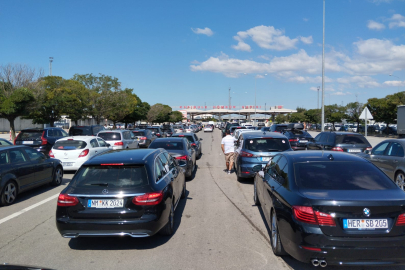 Gurbetçiler, Kapıkule’de Uzun Kuyruklar Oluşturuyor