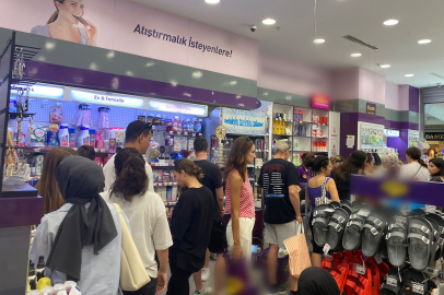 Edirne’de İndirimli Kozmetik Kuyruğu