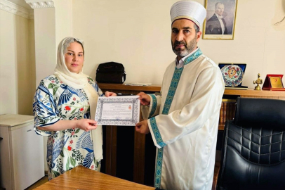 Belçikalı Kadın, Kur'an-I Kerim'den Etkilenip Müslüman Oldu