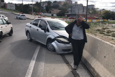 Yardıma Diye Geldikleri Kazazedenin Telefonunu Çaldılar