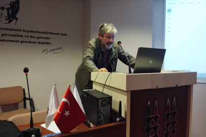 Projesini Çizdiği Binada Konferans Verdi