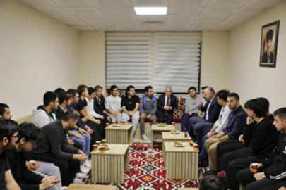 Vali Turan, KYK Yurdunda Üniversite Öğrencileriyle Buluştu