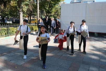 "Gazeteci Çocuklar" Kırklareli'nde "Cumhuriyet Manşetli" Gazete Dağıttı