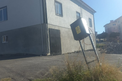 Edirne’deki Bu Elektrik Panosu Tehlike Saçıyor