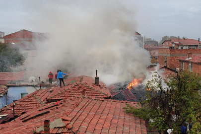 Edirne'deki Yangında Ev Küle Döndü