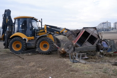 Edirne’de Köpekleri Toplayıp Barakaları Yıktılar
