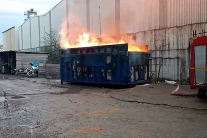 Fabrikanın Geri Dönüşüm Konteynırı Yandı