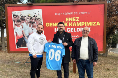 Kaymakam Tutal’a İsimli Forma Hediye Edildi