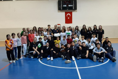 Havsa’daki Halk Oyunları Kursunda Sürpriz Kutlama