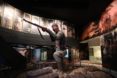 Çanakkale'de Ziyaretçileri, Dev Mehmetçik Heykeli Karşılıyor