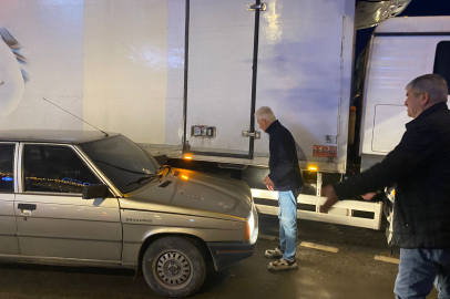 Edirne’de Otomobil TIR’ın Altına Giriyordu