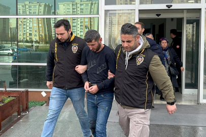 Bıçakla Eşini Yaralayıp, Yanındaki Erkeği Öldüren Şüpheli Tutuklandı