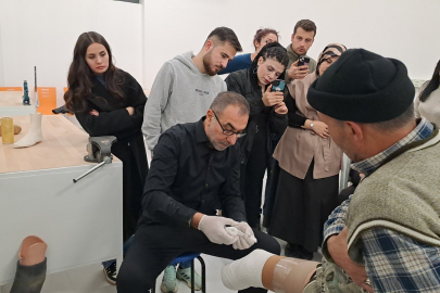 Kendi Kurduğu Laboratuarda İlk Uygulama Dersini Kendi Verdi