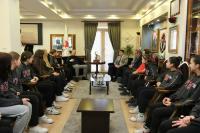 Kız Voleybol Takımından Başkan Bulut’a Ziyaret