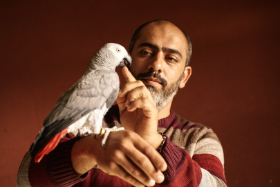 Papağanları İçin Göç Ettiği Çanakkale'de Üretim Çiftliği Kurdu