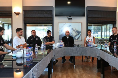 Beşiktaş'ta Başkan Hüseyin Yücel, Futbolcularla Buluştu