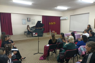 Geleceğin Piyanistleri TÜ Sahnesinde