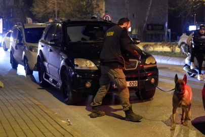 Edirne'de Araçlar Narkotik Köpekle Didik Didik Arandı