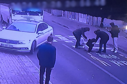 Yaya Geçidinde Yayaya Aracın Çarptığı Anlar Kamerada