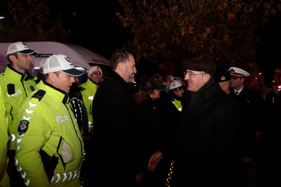 Çanakkale Valisi Toraman'dan, Yılbaşı Gecesi Görev Yapan Personele Ziyaret