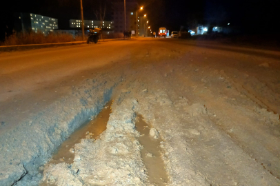 Çamura Saplanan Sürücü Kaza Yaptı