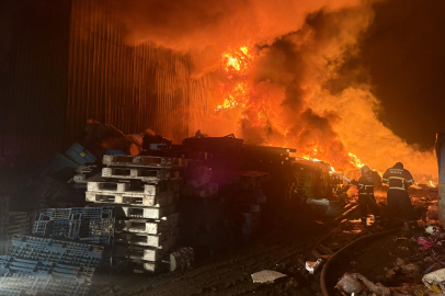 Kırklareli'nde Hurda Deposunda Çıkan Yangın Söndürüldü