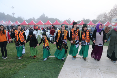 Karadenizli Kadınlar Yöresel Kıyafetleriyle Tekirdağ'da Şenliklere Renk Katıyor