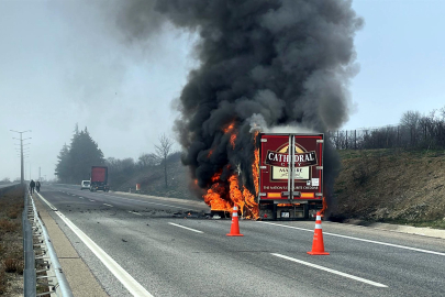 Edirne'de Limonata Yüklü TIR Alev Alev Yandı