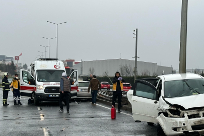 Tekirdağ'da İki Otomobil Çarpıştı, 6 Kişi Yaralandı