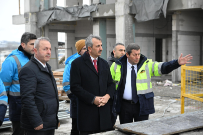 Edirne Valisi Sezer, Kapıkule'deki Hızlı Tren Garı İnşaatında İncelemede Bulundu