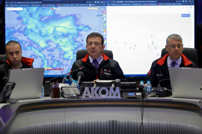 İBB Başkanı İmamoğlu'ndan Kar Yağışına İlişkin AKOM'da Açıklama