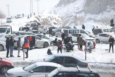 Kırklareli'nde Vatandaşlar Kartopu Oynayıp Kızakla Kayarak Eğlendi