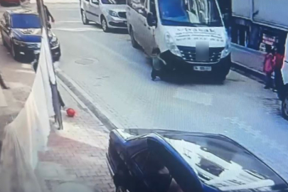 Servis Minibüsü 5 Yaşındaki Çocuğun Üzerinden Geçti