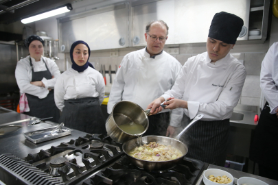 Edirne'de Şef Adayları Osmanlı Saray Mutfağı Lezzetlerini Öğrenerek Geleceğe Taşıyor