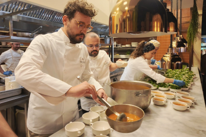 Ünlü İtalyan Şefin İftarında Kimsesiz Çocuklar Davetlilere Pizza Yaptı