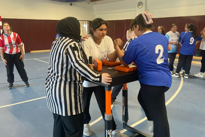 Kırklareli'nde Bilek Güreşi Turnuvası Yapıldı