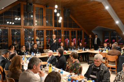 Vali Sezer Jandarmayla İftar Yaptı