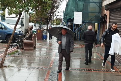 Edirne Güne Yağmurla Başladı