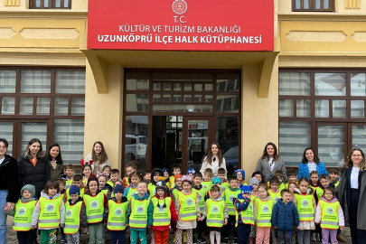 Uzunköprü Belediyesi Kreş Öğrencileri İlçe Halk Kütüphanesi'ni Ziyaret Etti