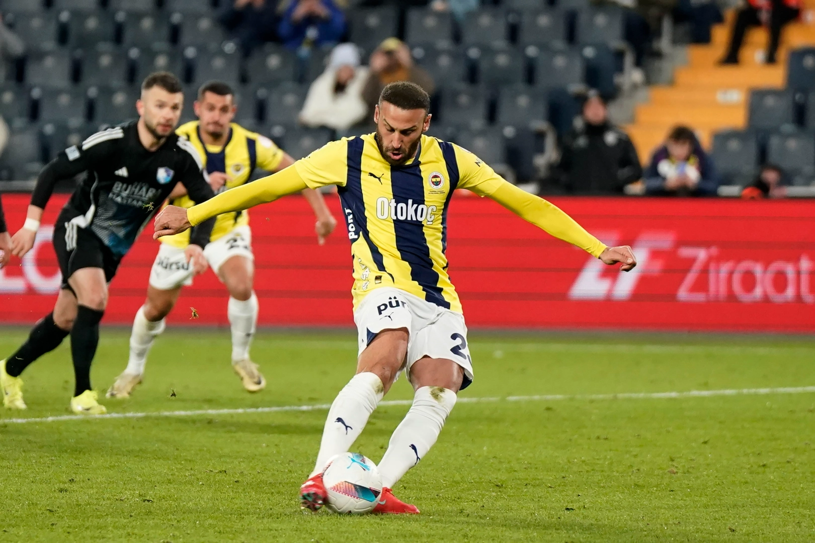 Fenerbahçeli Cenk Tosun için transferde yurt dışı kritiği!