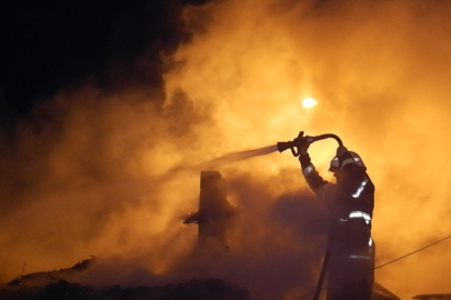 Edirne'de Korkutan Yangın: İki Ev Küle Döndü