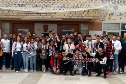 Lüleburgaz'da Özel Öğrencilere Beşiktaş Atkısı Hediye Ettiler