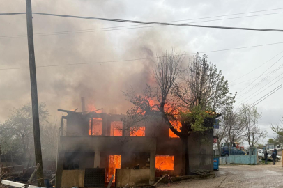 Kırklareli'nde Çıkan Yangında İki Katlı Ev Kullanılamaz Hale Geldi