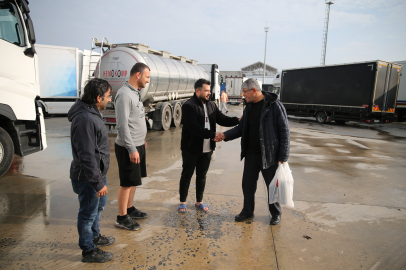 Kapıkule'de  Bekleyen Tır Şoförleri Bayrama Ailelerinden Uzakta Girdi