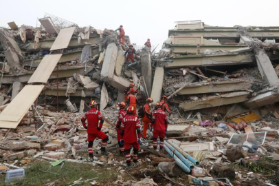 Myanmar'daki Depremlerde Can Kaybı 2 Bin 886’ya Yükseldi